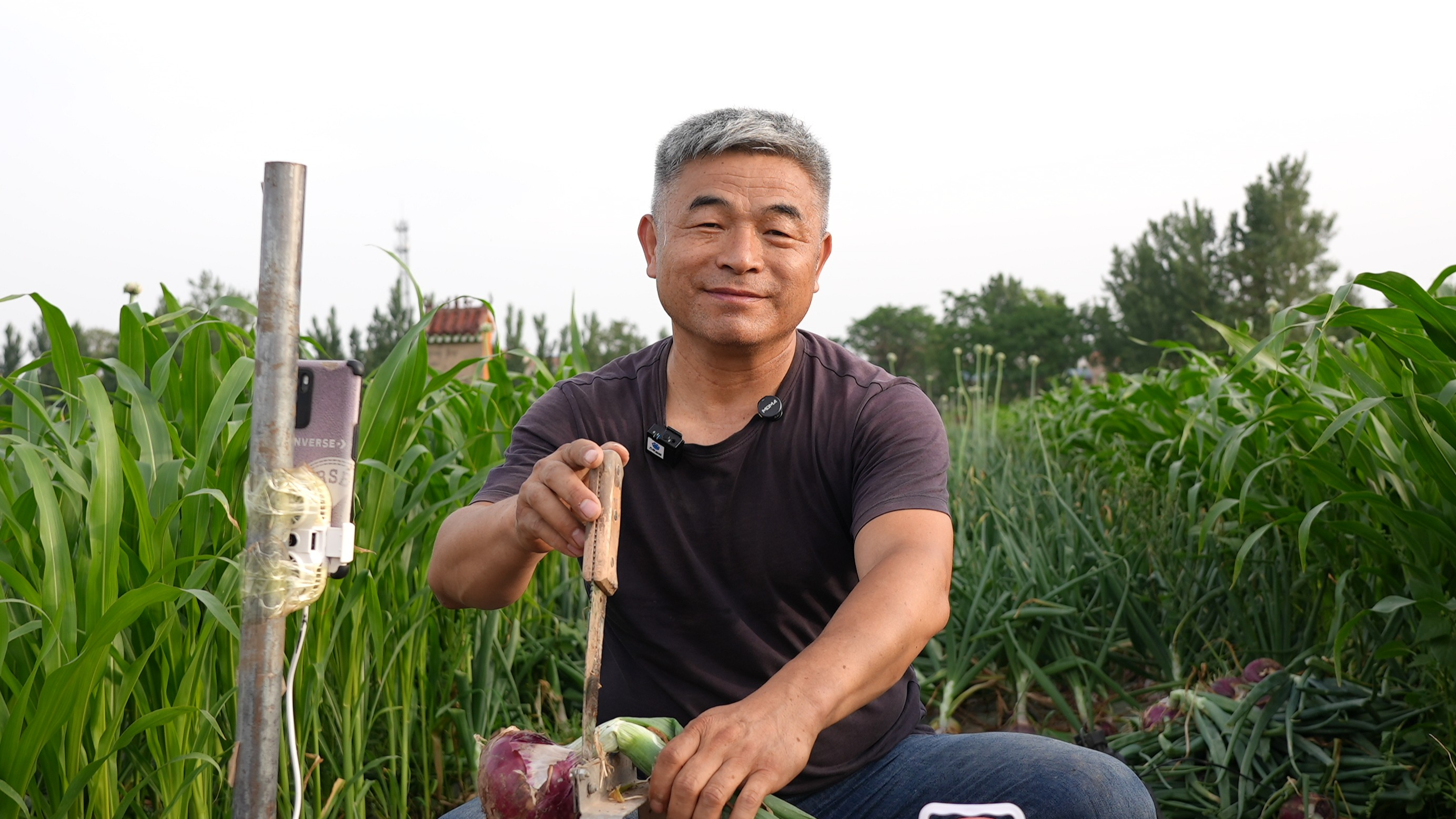 站在田埂上！郭剛堂尋回兒子4年助農(nóng)3年｜面孔