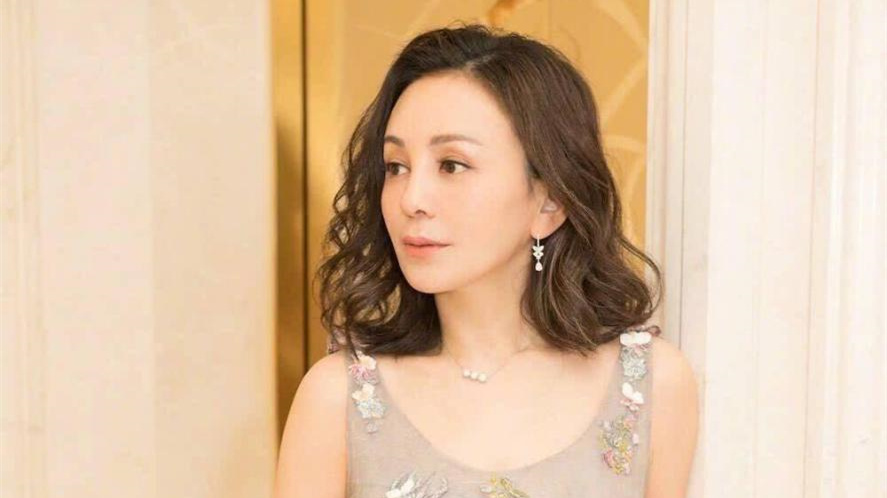 “夢(mèng)想成真”！54歲“雪姨”王琳獲國(guó)標(biāo)舞比賽季軍