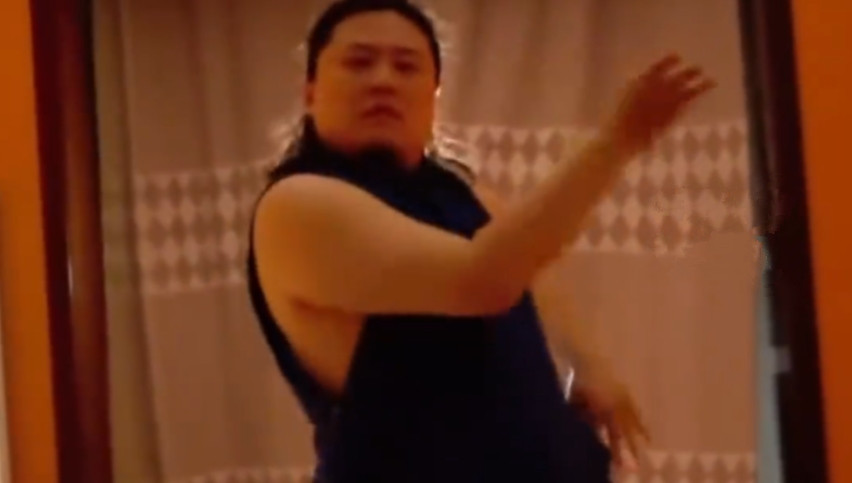 男子十年長(zhǎng)胖70斤舞技不減當(dāng)年，200斤北舞學(xué)長(zhǎng)跳哭網(wǎng)友