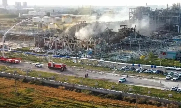 山東高密爆炸化工廠附近一學校教室受損，有學校今日停課