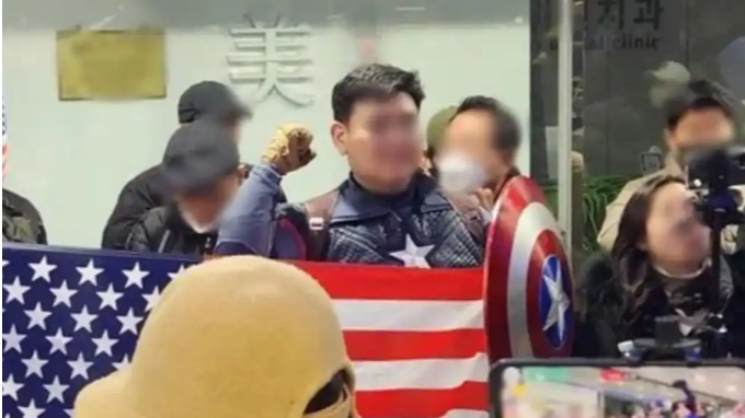 穿美國隊長衣服，強闖中國使館的韓國男子被判刑：獲刑一年半
