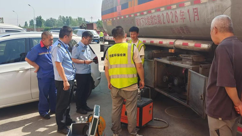 安阳市生态环境局殷都分局对辖区汽油油罐车油气回收进行监督性检测