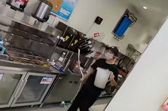 訂單長達數米！蜜雪冰城爆單女店員忙到崩潰落淚