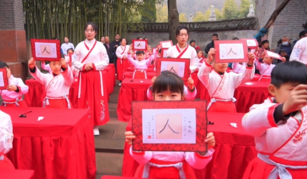 新时代铸牢中华民族共同体意识的多维路径