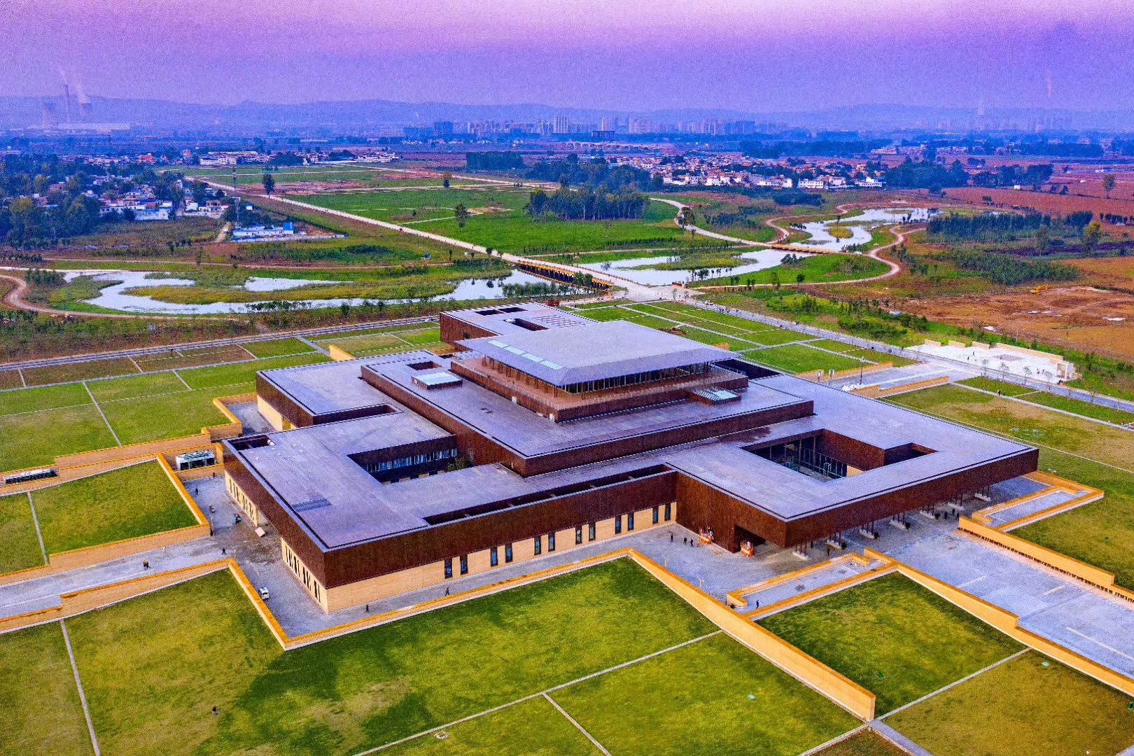 执中致和：从二里头遗址看上古都邑建设中的政治哲学