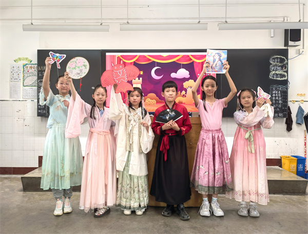 金水区南阳路第二小学举行课本剧展演活动