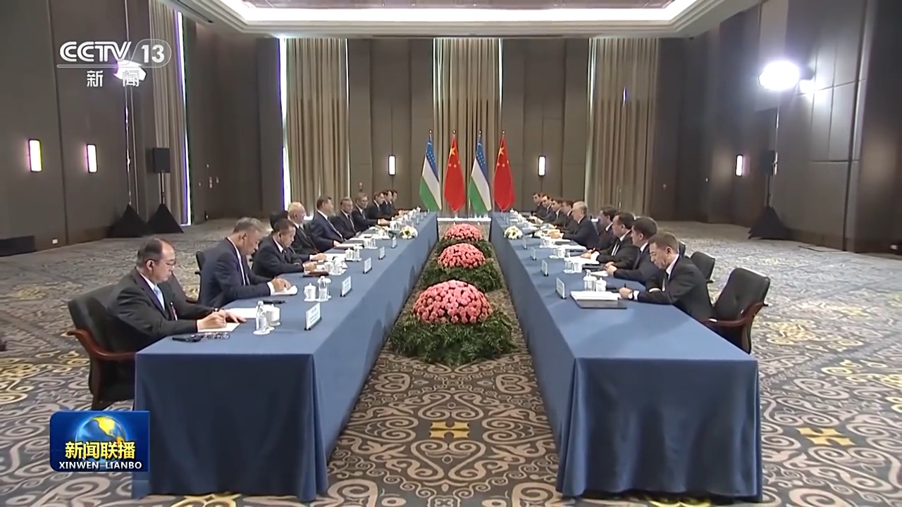 习近平会见乌兹别克斯坦总统米尔济约耶夫