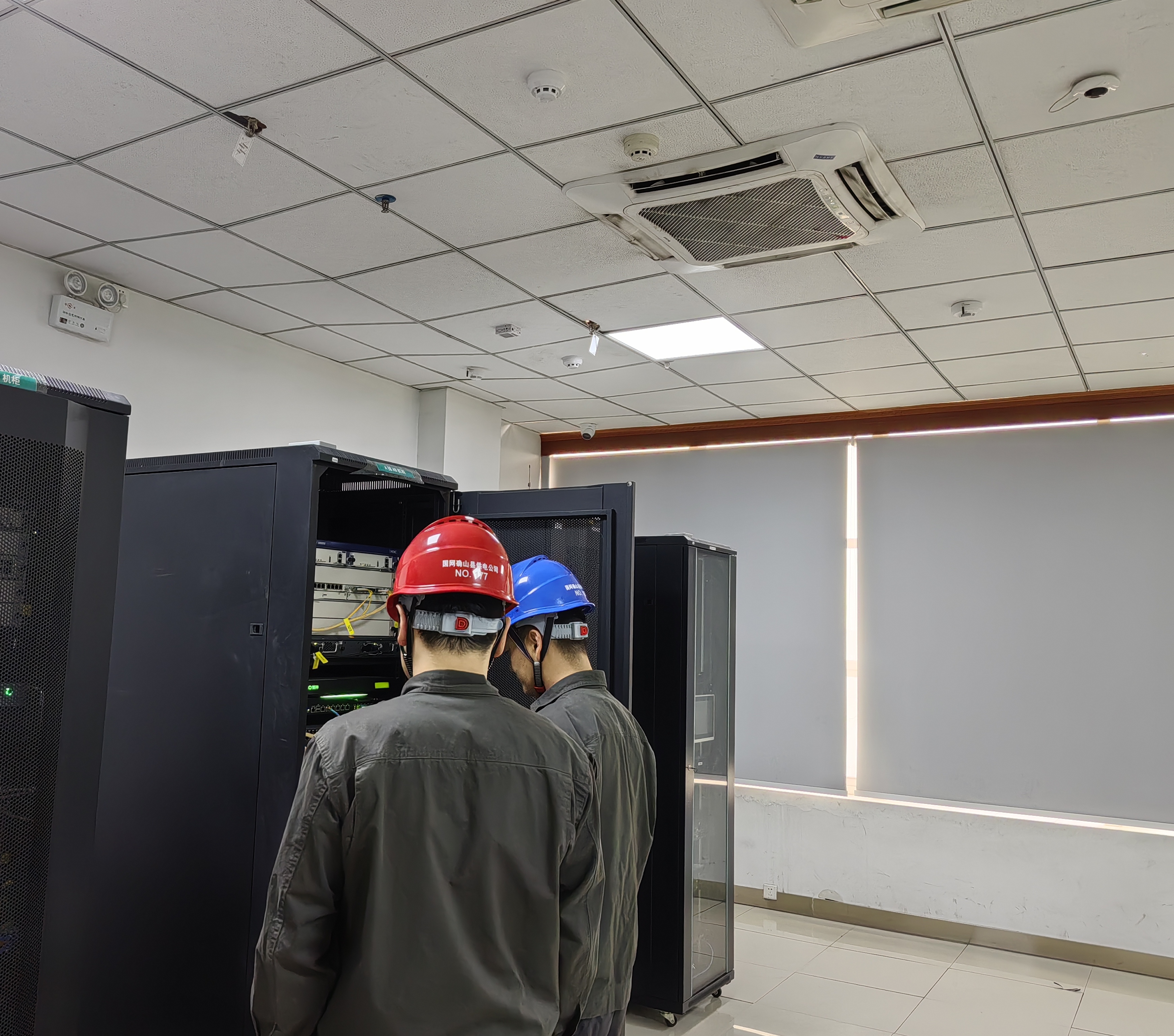 国网确山县供电公司：开展机房安全排查治理工作