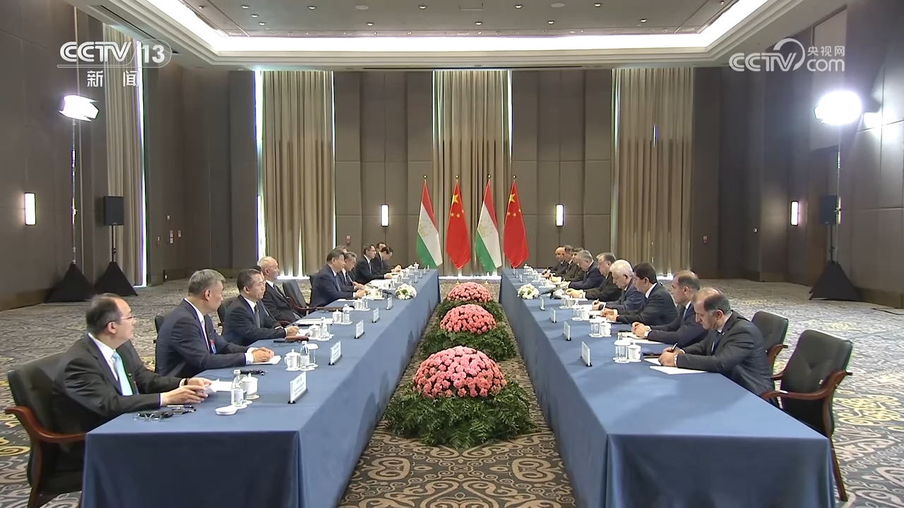 习近平会见塔吉克斯坦总统拉赫蒙