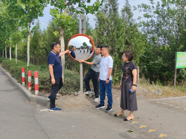 平顶山市石龙区建设交通局：实地勘察除盲区 保障乡村道路安全