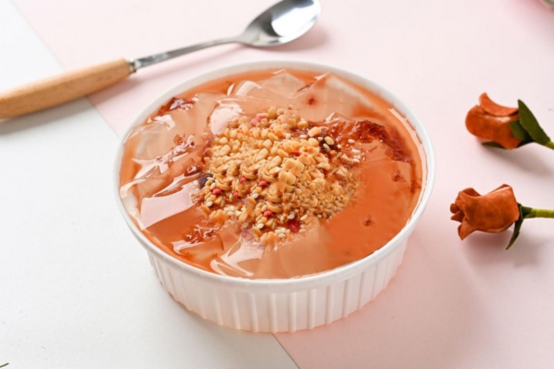 即食冰粉成新宠！阿依郎凭“一碗冰粉”抢占夏日经济先机