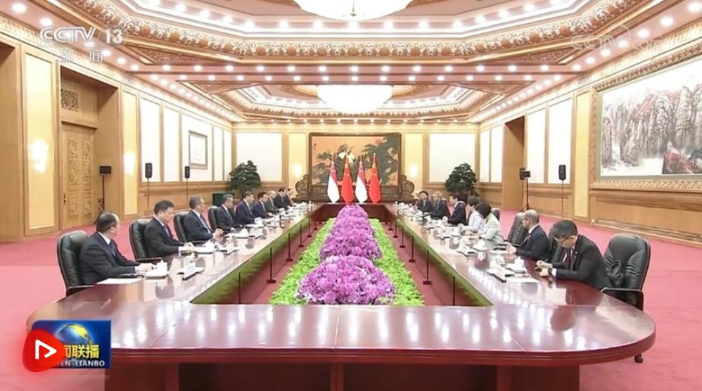 习近平会见新加坡总理黄循财