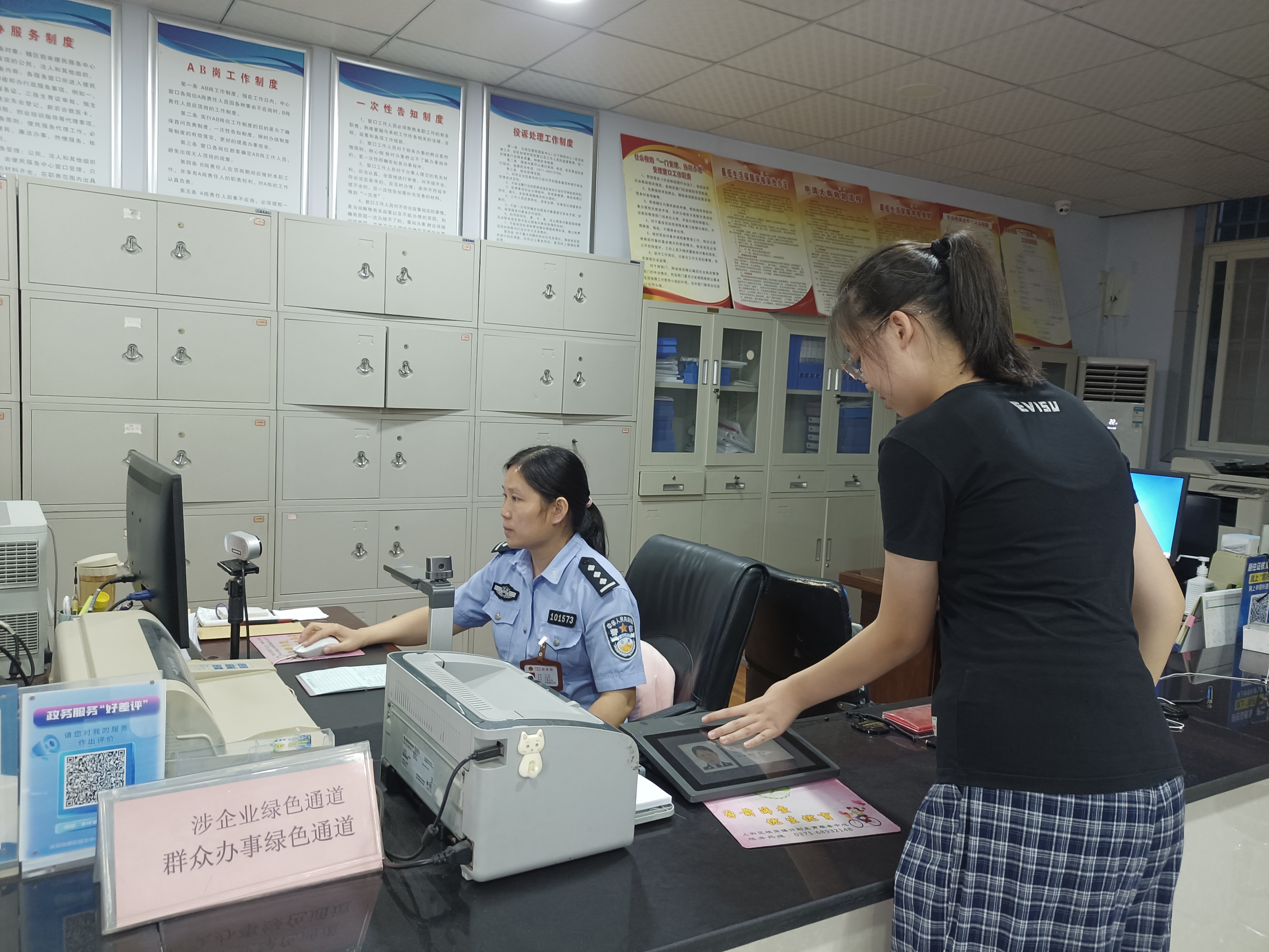 郑州:上街公安推出"夜间办证专场" 便民服务再升级获赞!