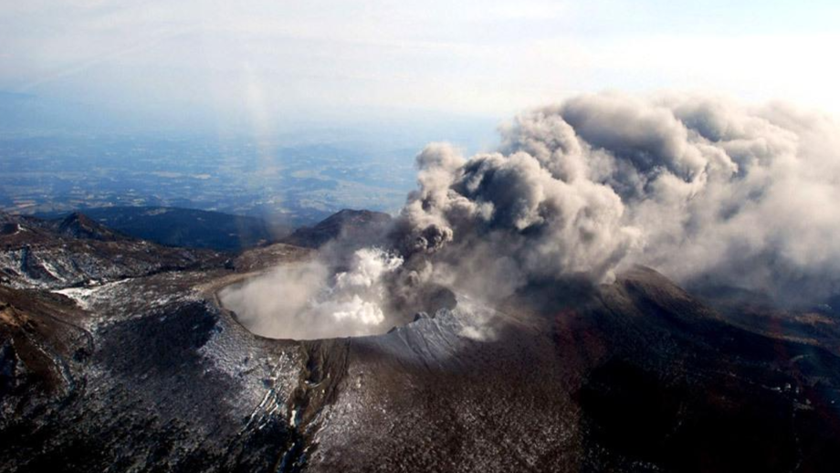 日本新燃岳火山噴發 火山灰柱高達5000米