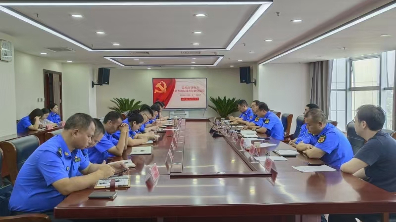 安阳县城管局党组书记为全局党员讲授主题党课