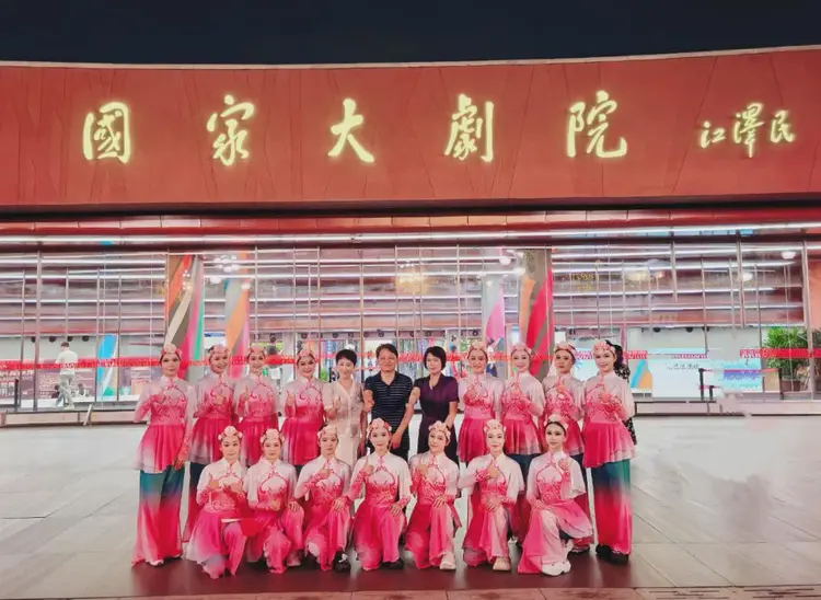 信阳艺术职业学院原创舞蹈《豫南风情·三花拾忆》闪耀国家大剧院