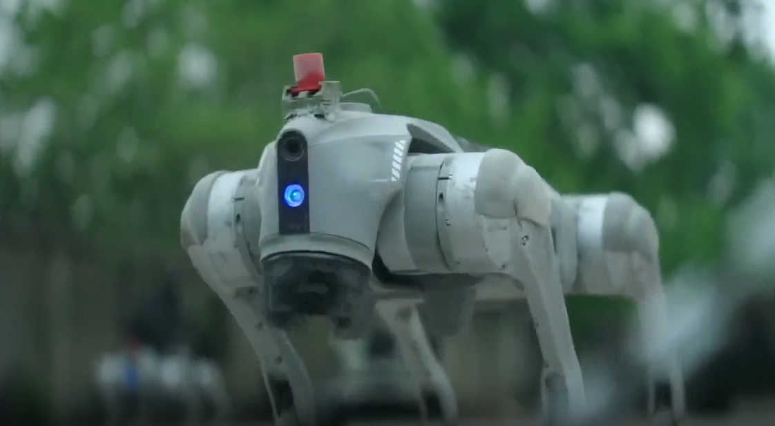 蜂群狼群！陆军首次披露无人作战模式