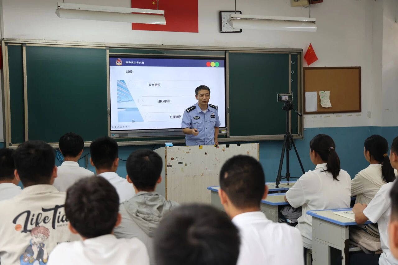 驻马店：从“心”出发 全力护航平安开学季