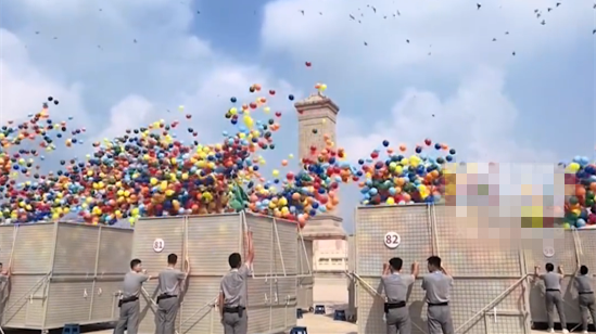 技术老师揭秘8万只气球完美升空