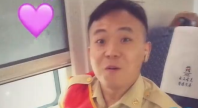 女生接退伍男友 男友眼睛瞬间亮了