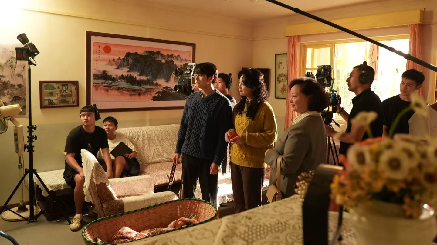 《家里家外2》原班人马回归！揭秘“拍摄周期最长短剧”幕后