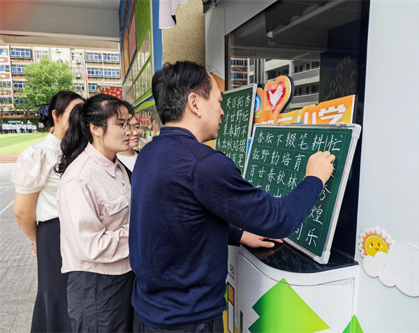 金水区南阳路第二小学开展教师基本功展示活动