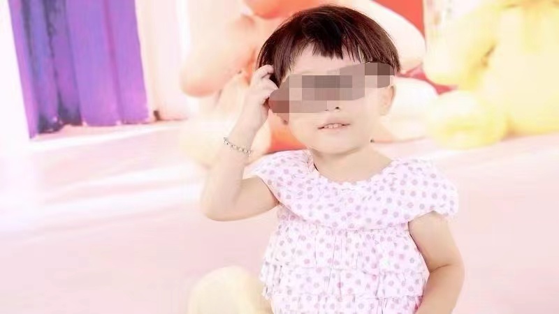 女孩被继母生父虐待致死 女孩生母：再也听不到女儿喊妈妈