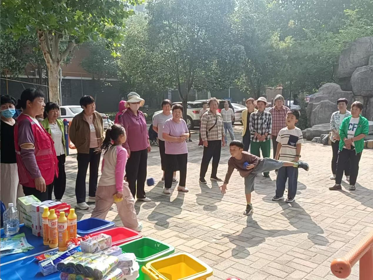 趣味扔沙包 垃圾分类"玩"出环保新花样