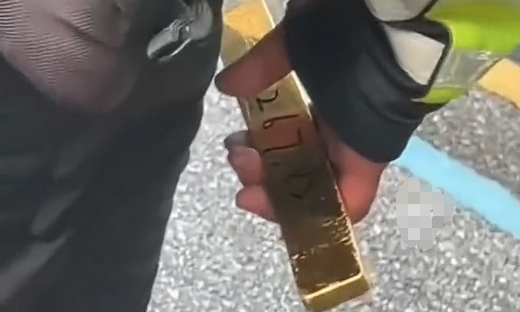 深圳市民捡到2267.83克巨型金条