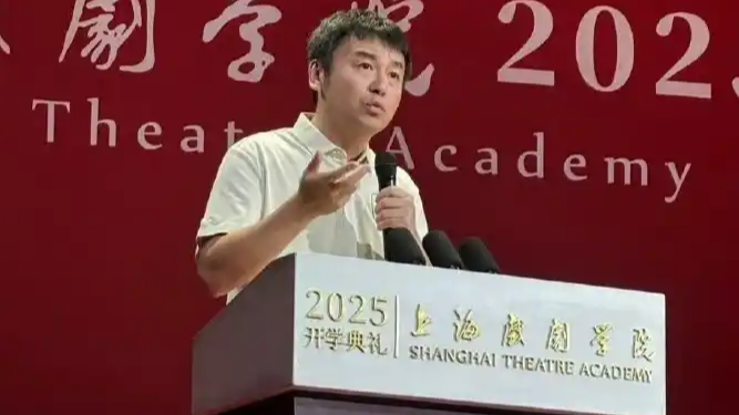 雷佳音透露和孙艺洲是同班同学，网友：以为他们是两代人