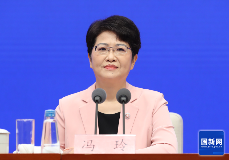 【象·北京】“別看是個(gè)‘娃娃’，她可厲害了！” 咱河南鶴壁28歲女村長(zhǎng)在國(guó)新辦發(fā)布會(huì)上被點(diǎn)贊
