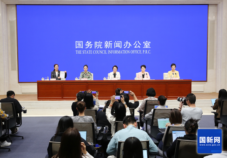 【象·北京】“別看是個(gè)‘娃娃’，她可厲害了！” 咱河南鶴壁28歲女村長(zhǎng)在國(guó)新辦發(fā)布會(huì)上被點(diǎn)贊