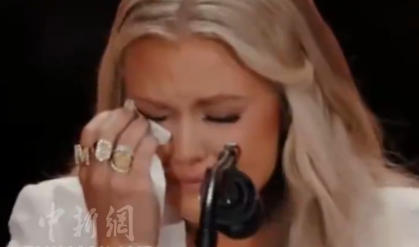 柯克遗孀称原谅凶手 人群起立鼓掌