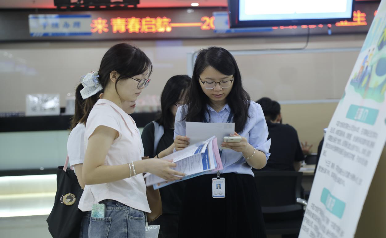 加强新就业群体“两个覆盖”路径的三维探析 加强新就业群体“两个覆盖”路径的三维探析
