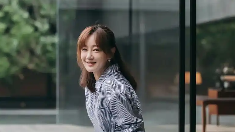 薛佳凝1分钟视频报价20万，卖108颗白水晶价格超两千