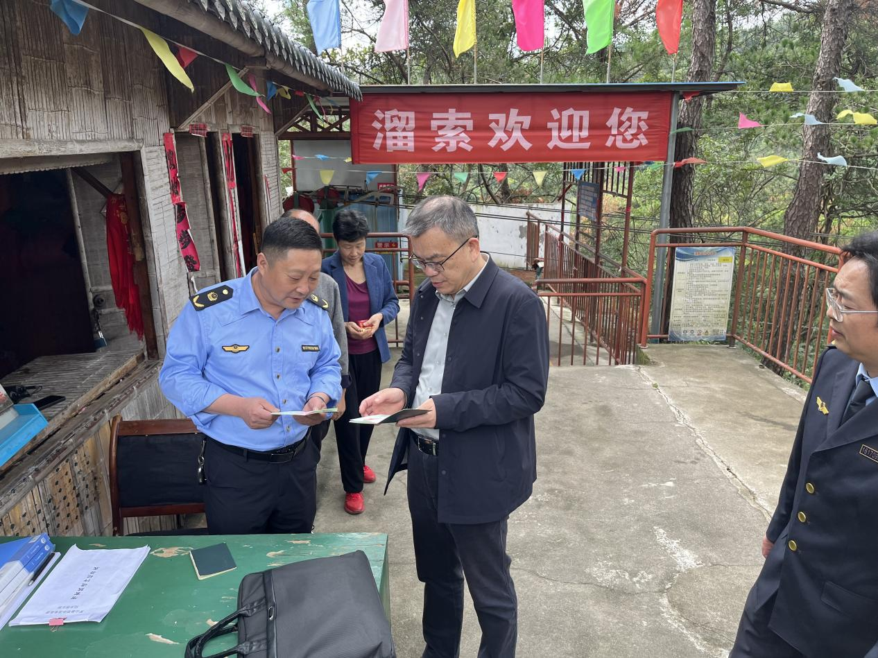 罗山县市场监管局开展国庆、中秋节前特种设备安全大检查