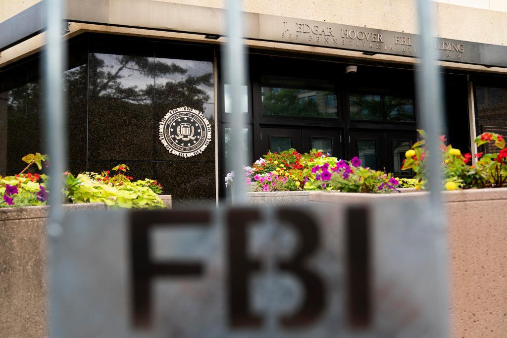 “清洗”一轮又一轮 FBI为何总被特朗普“盯上”
