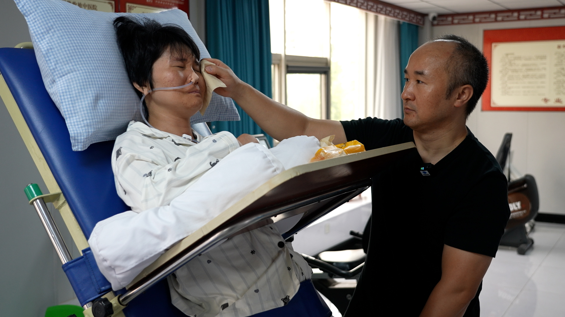 女子护女遭歹徒袭击瘫痪  哥哥称愿望只是妹妹能简单自理