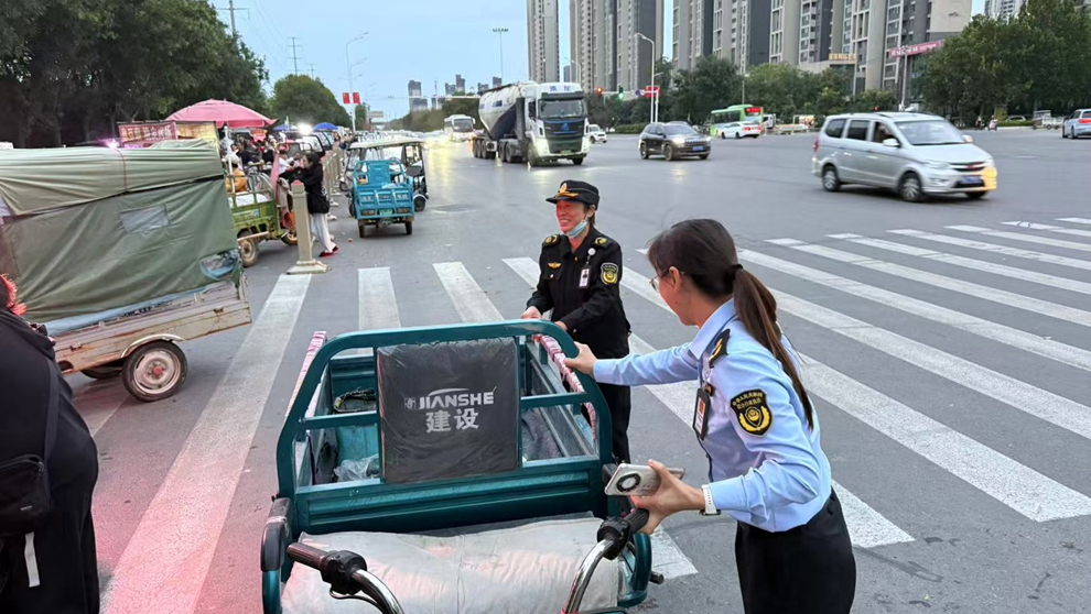 安阳县城管局全力保障节日期间城市整洁有序