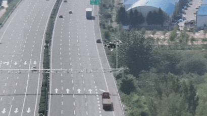 无人机“撒糖” 甜到救人一命