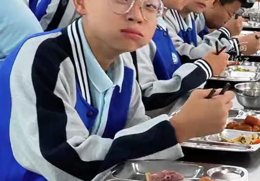 杭州21所中小学开设12元自助餐，每顿6个菜，有荤有素