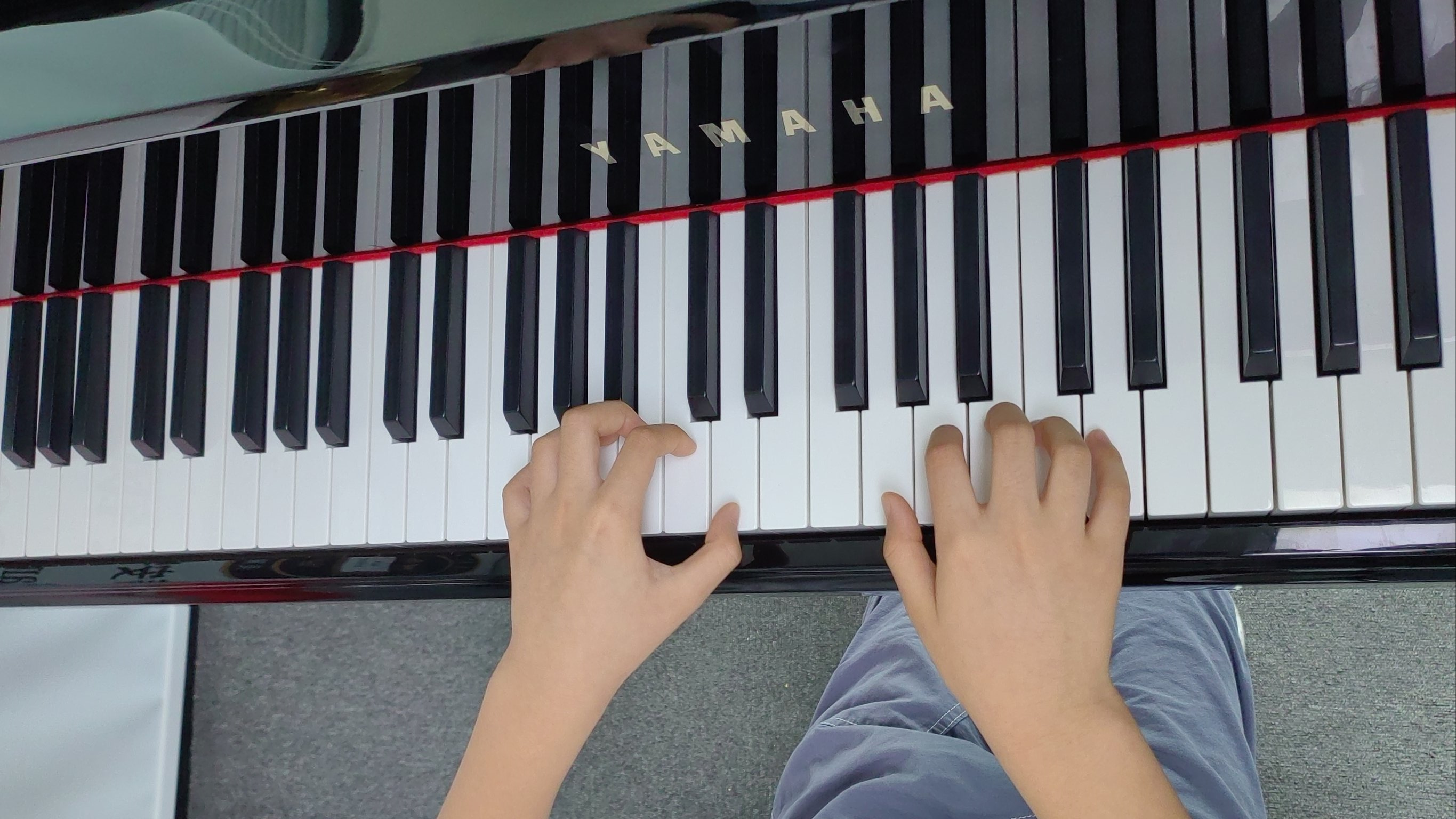 小学音乐老师课堂互动太有感染力，是谁羡慕了？