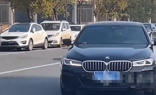 云南明确公务出行严禁租用奔驰宝马