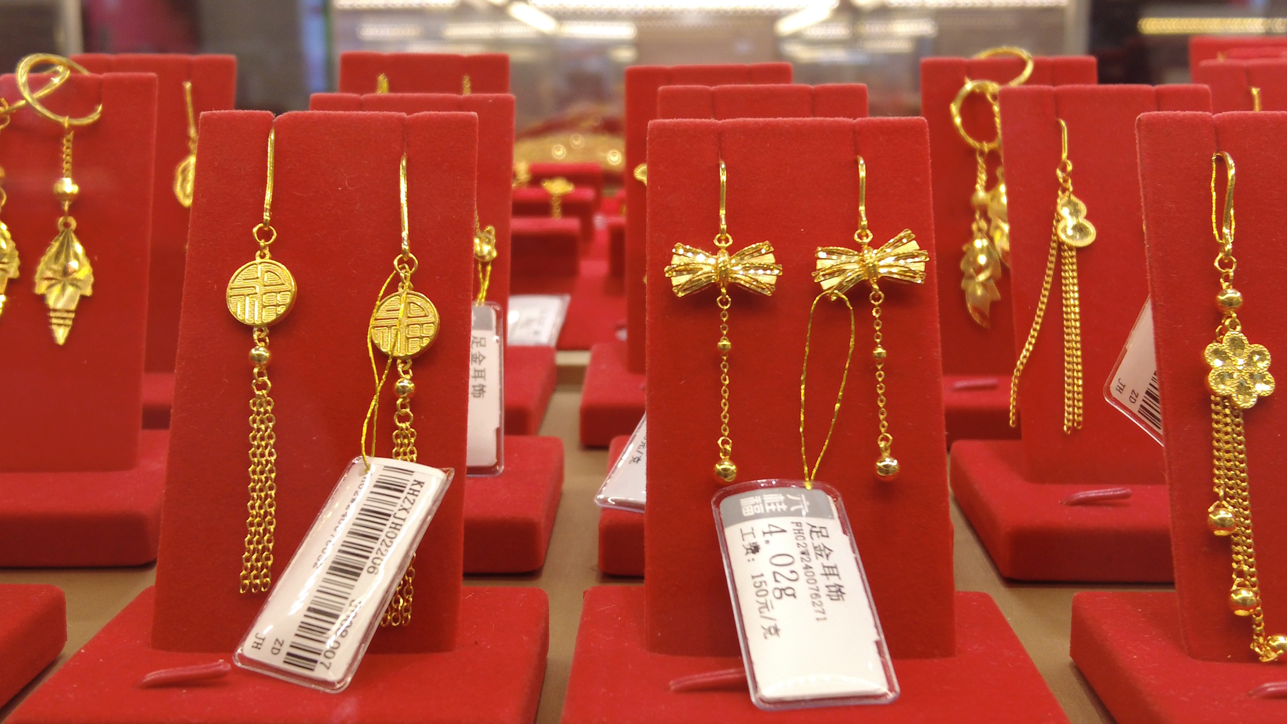 黄金重挫 商家直呼“前所未见” 消费者无视主打“随心购