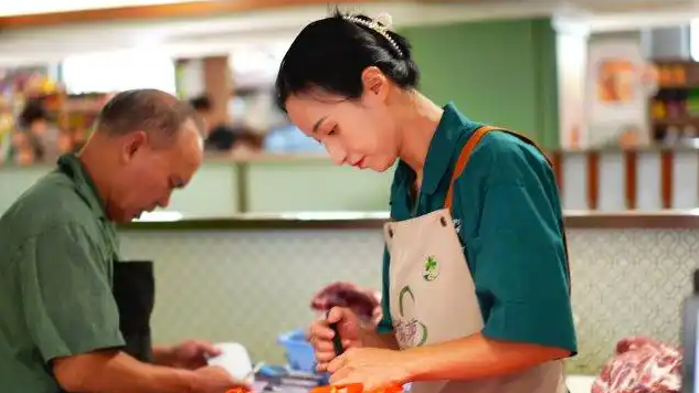 商务英语专业本科生在菜市场卖猪肉：月入过万，在杭州买了房