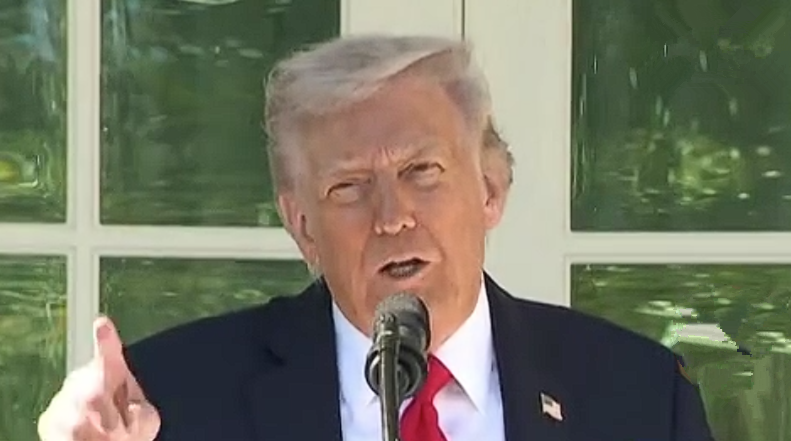 特朗普说白宫扩建噪声是美妙音乐 听到施工声就想到钱