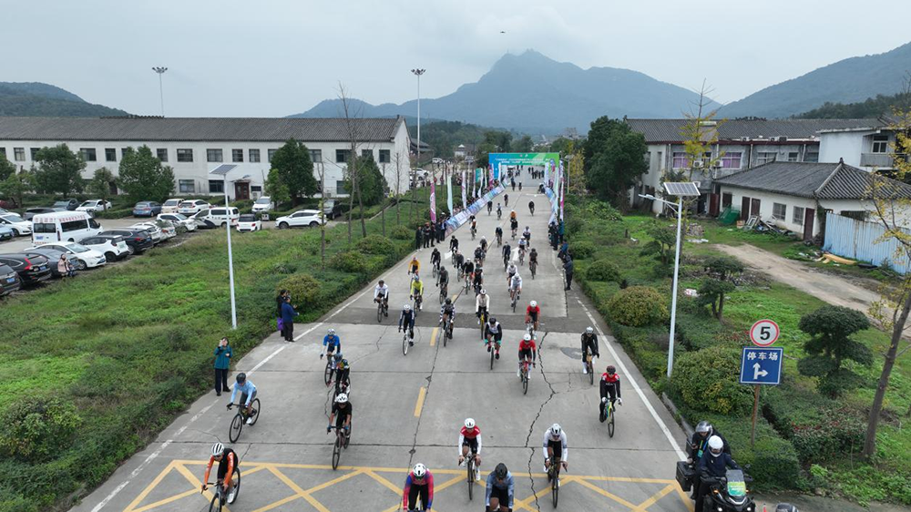 河南确山：纵横山水间 骑行正当时