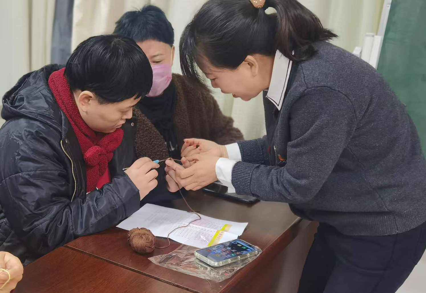 驿城区：非遗钩编铺就残疾人就业“幸福路”