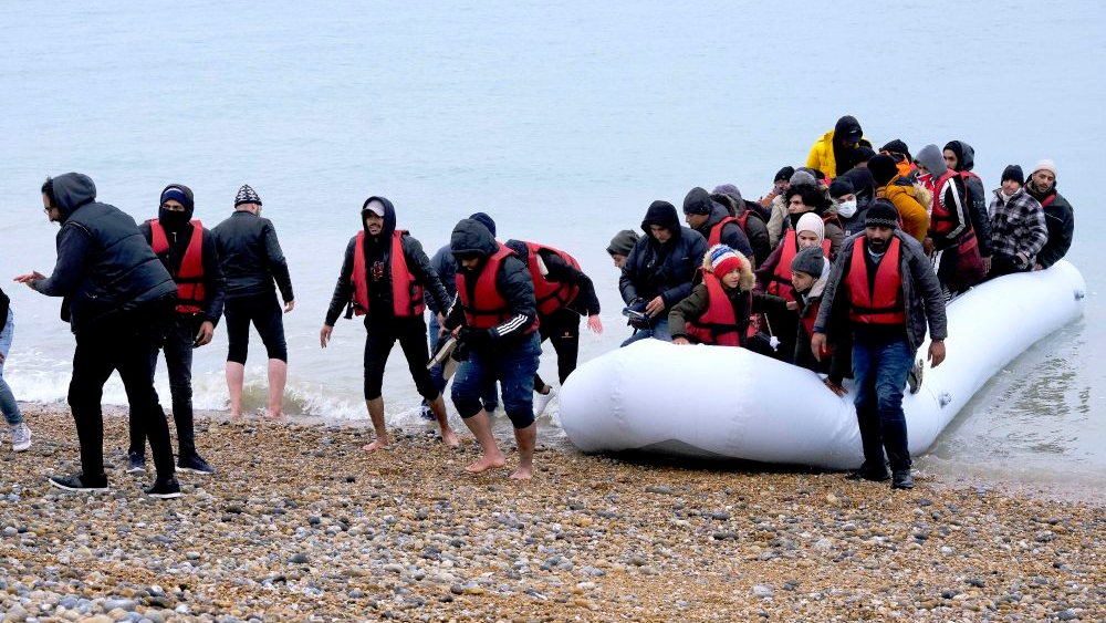 英吉利海峡偷渡抵英人数创历史第二高