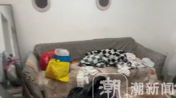 3女孩退租欠房费马桶塞满垃圾满屋，房东：还欠700元房费